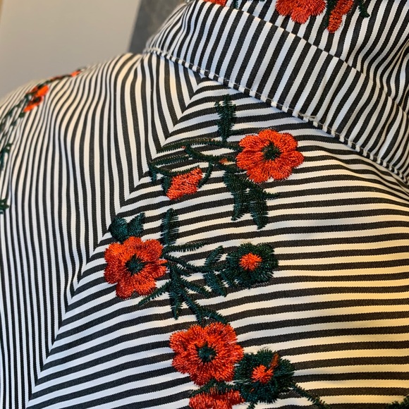 Collective Concepts Embroidered Top - Picture 4 of 8